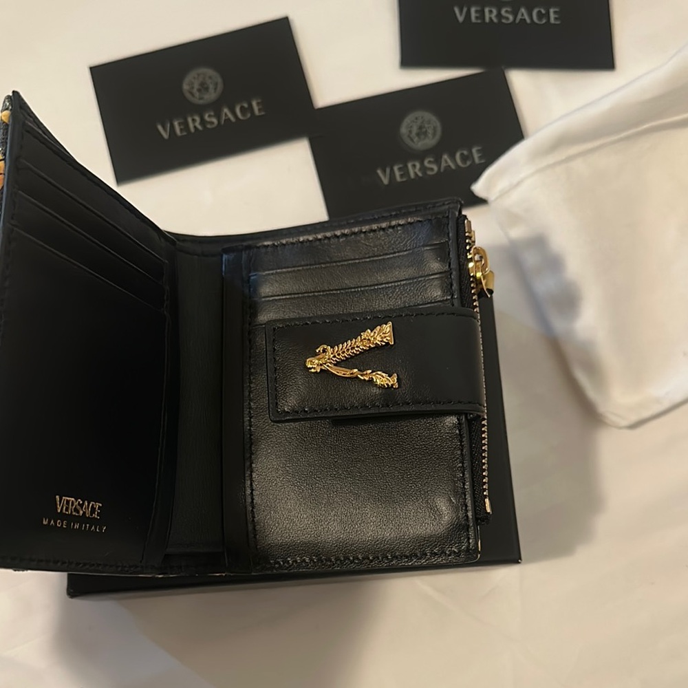 VERSACE Virtus Quilted Leather Wallet Gold and Black Pattern,Brand New With Tags - Picture 5 of 17